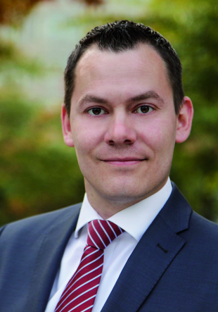 Dr. Steffen Hundt Dr. Steffen Hundt