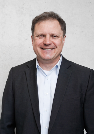 Dr. Johannes Schnurr Dr. Johannes Schnurr